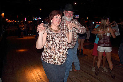Monique and Jeff dancing at Billy Bobs